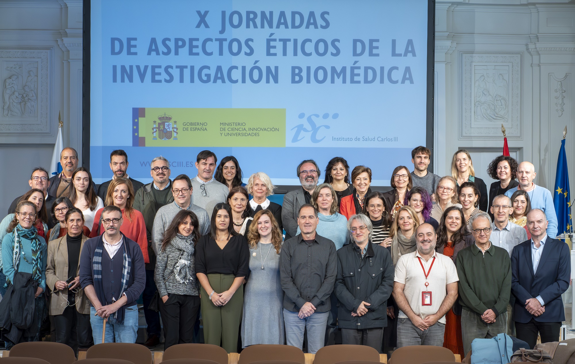 Foto de familia con parte de los organizadores, ponentes y participantes en la jornada, celebrada en el Campus de Chamartín de Madrid del ISCIII.