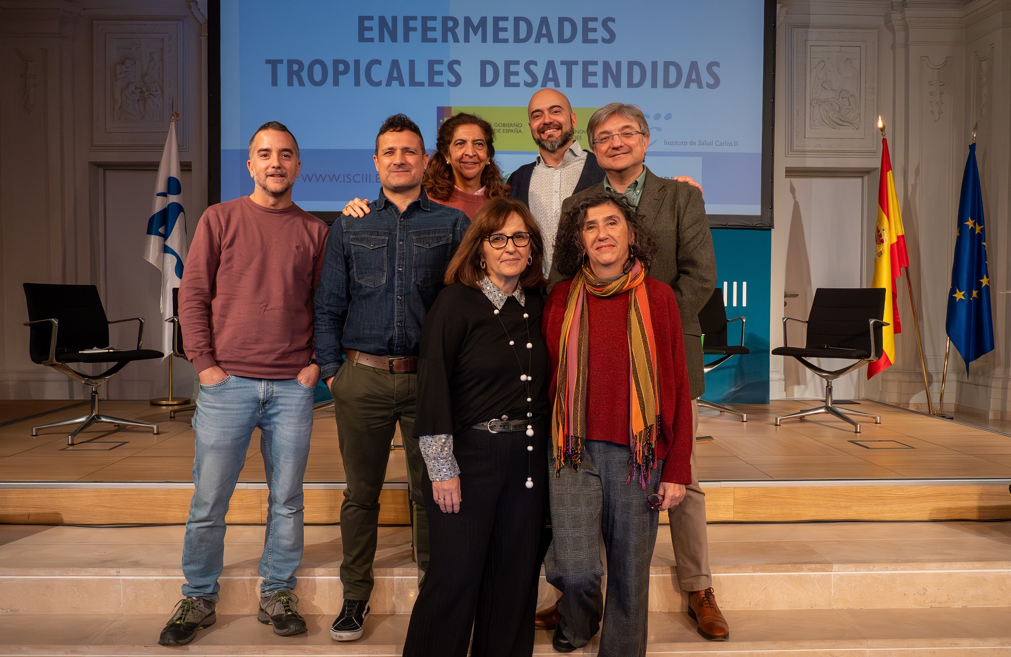 Foto de familia con los organizadores y ponentes de la jornada: de izquierda a derecha y de arriba a abajo: Javier Sotillo, Isra Cruz, Milagros García Hortelano, Fernando de la Calle Prieto,  Milagros García Hortelano, José Antonio Pérez Molina, Paz Sánchez Seco y María Romay-Barja. 