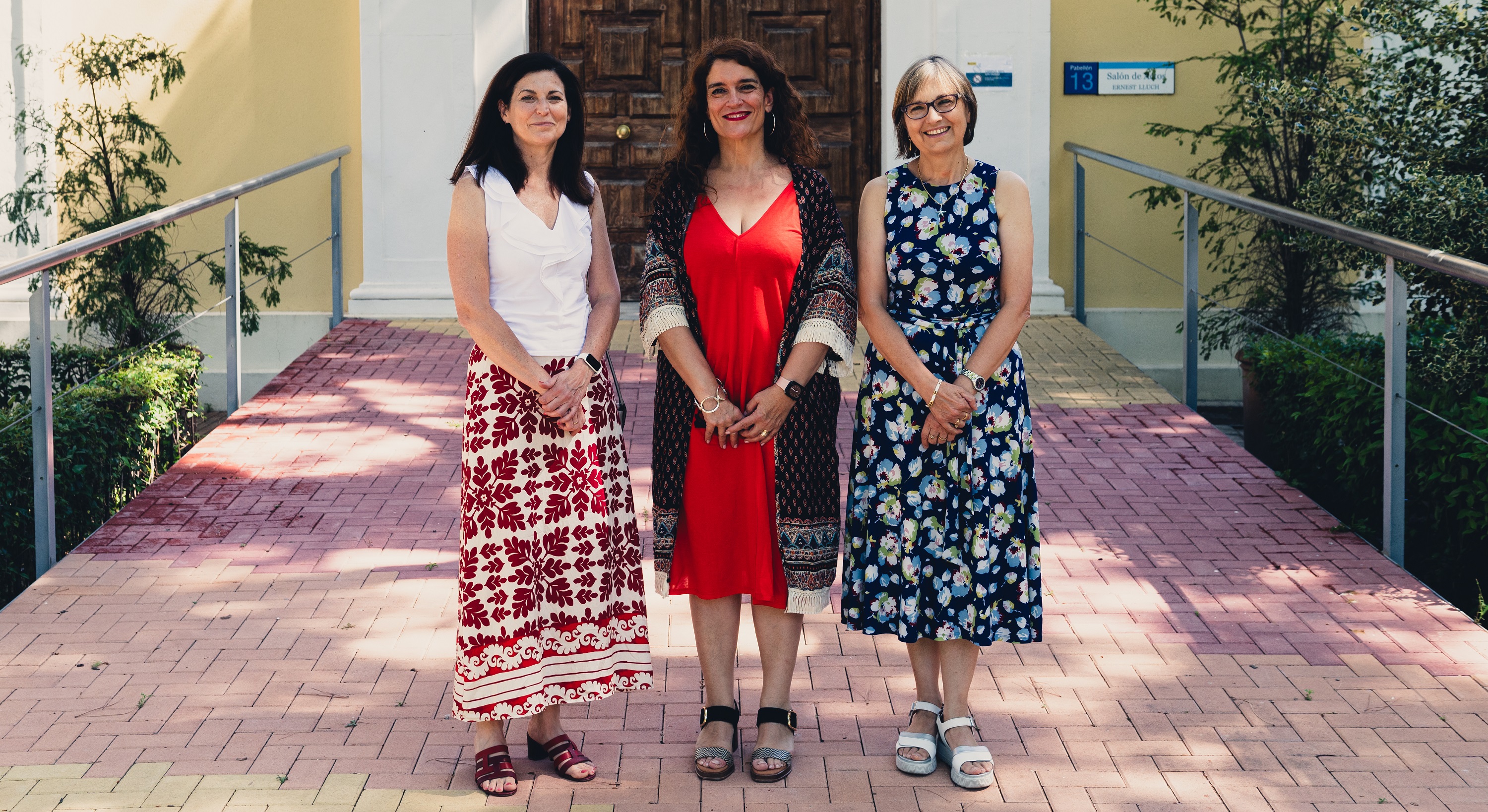 La secretaria general de Investigación del Ministerio de Ciencia, Innovación y Universidades, Eva Ortega-Paíno, flanqueada por Raquel Yotti, comisionada del PERTE para la Salud de Vanguardia (a su derecha) y por Marina Pollán, directora del ISCIII (a su izquierda), antes del acto de presentación de las tres convocatorias